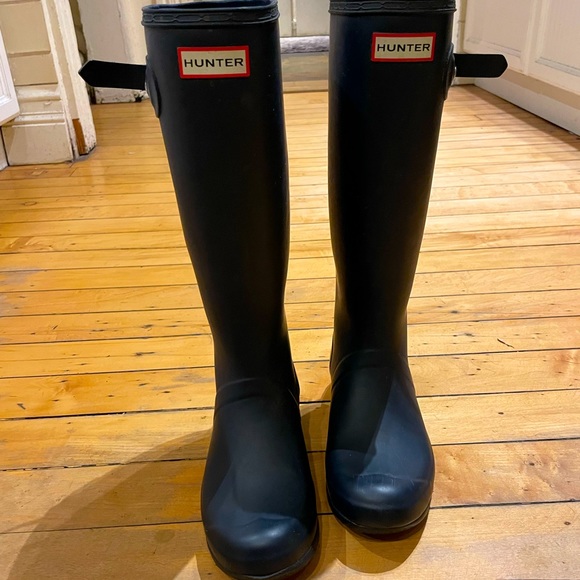Size 7 Navy Blue Hunter Rain Boots - Women’s - Picture 1 of 5